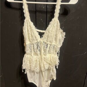 Elegant Lace Women’s Intimate in Cream